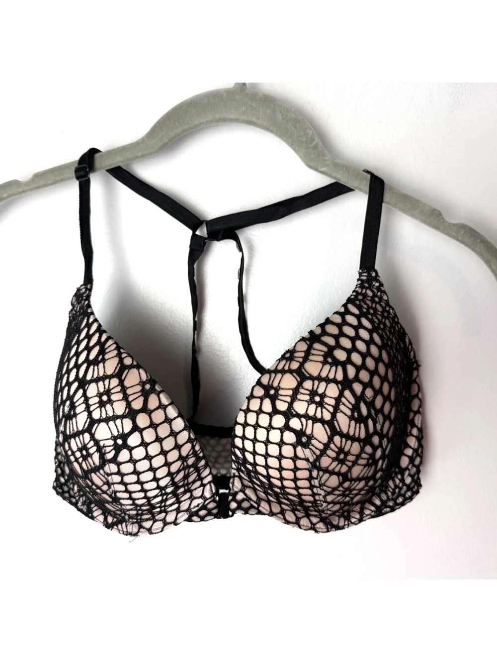 Victoria's Secret Very Sexy Push Up Bra 32D Black Nude Lace Studded Strappy VS